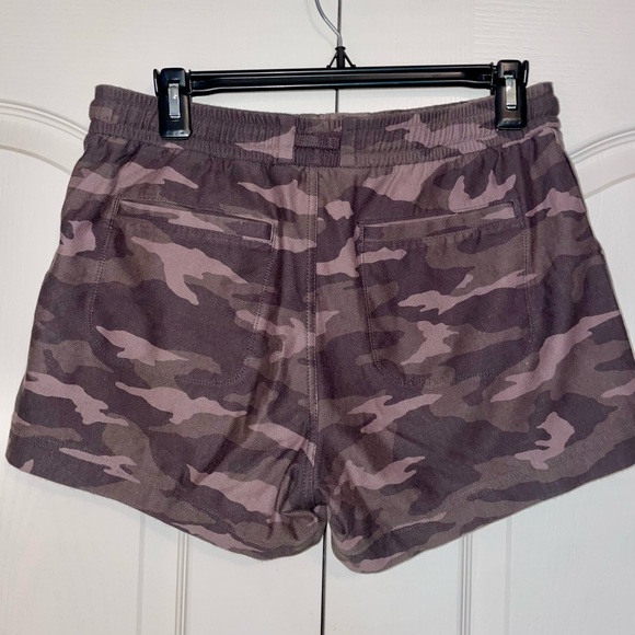 Athleta Camo Farallon Short, Size 4 - Picture 2 of 6